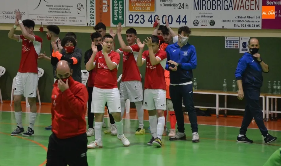Foto 3 - &Eacute;pica victoria del III Juvenil ante el 5 Coru&ntilde;a FS para abrir la 2&ordf; fase liguera  