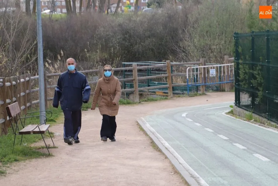 Foto 11 - Las ganas de primavera llenan las orillas del Tormes de vecinos disfrutando del paseo dominical
