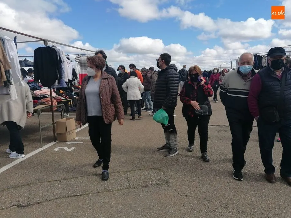 Foto 10 - El rastro de La Aldehuela vuelve a llenarse de p&uacute;blico