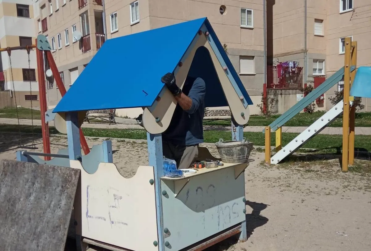 Solventados varios desperfectos en los parques infantiles  