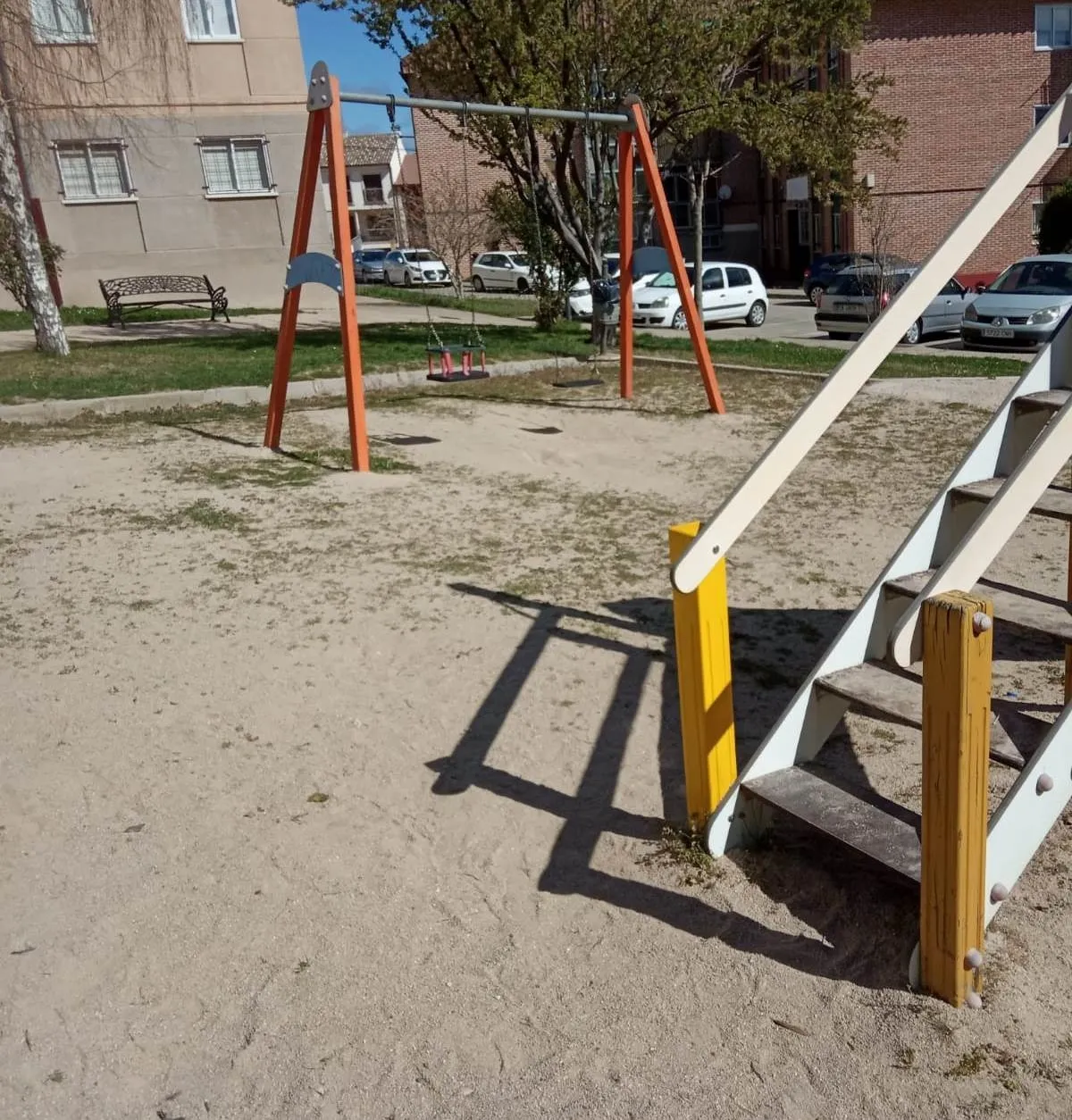 Foto 5 - Solventados varios desperfectos en los parques infantiles  