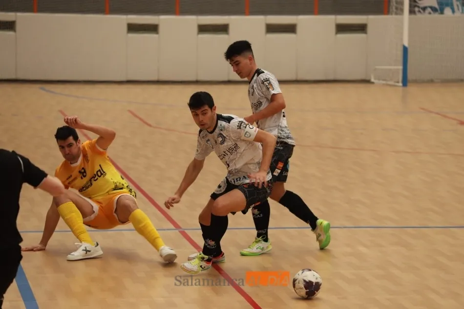 Foto 8 - El FS Salamanca Unionistas gana al River Zamora en un tenso partido (5-3)  