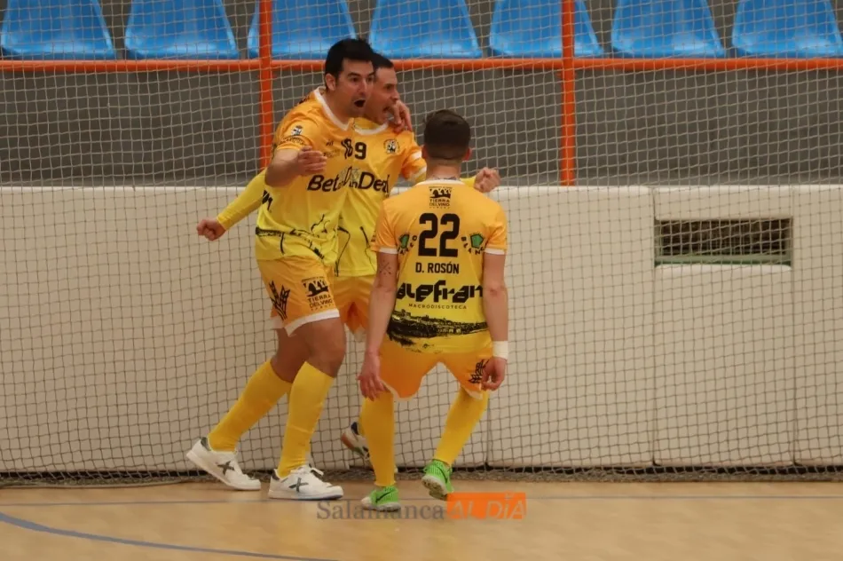 Foto 7 - El FS Salamanca Unionistas gana al River Zamora en un tenso partido (5-3)  