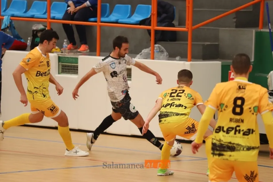 Foto 5 - El FS Salamanca Unionistas gana al River Zamora en un tenso partido (5-3)  