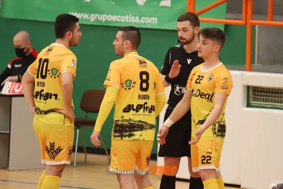 Foto 4 - El FS Salamanca Unionistas gana al River Zamora en un tenso partido (5-3)  
