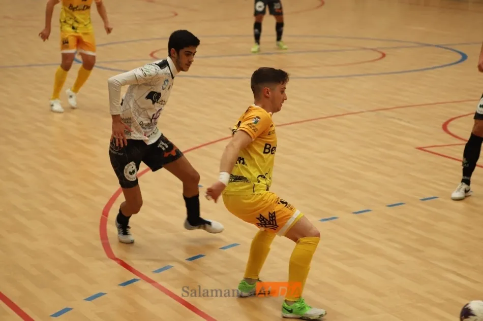 Foto 3 - El FS Salamanca Unionistas gana al River Zamora en un tenso partido (5-3)  