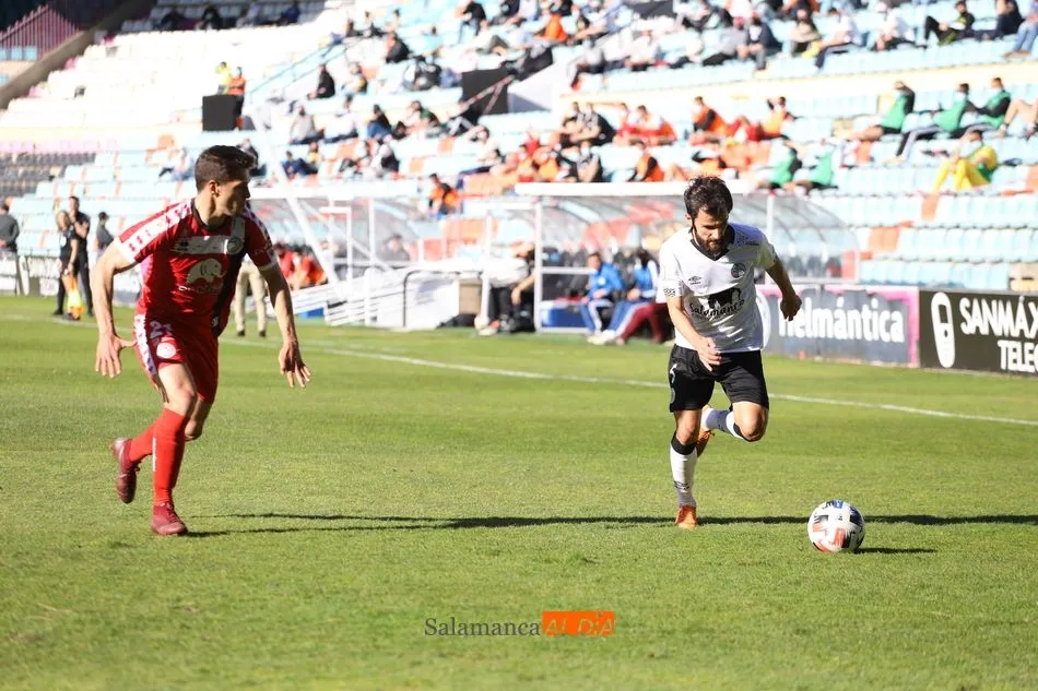 Una acción del derbi del Helmántico / Lydia González