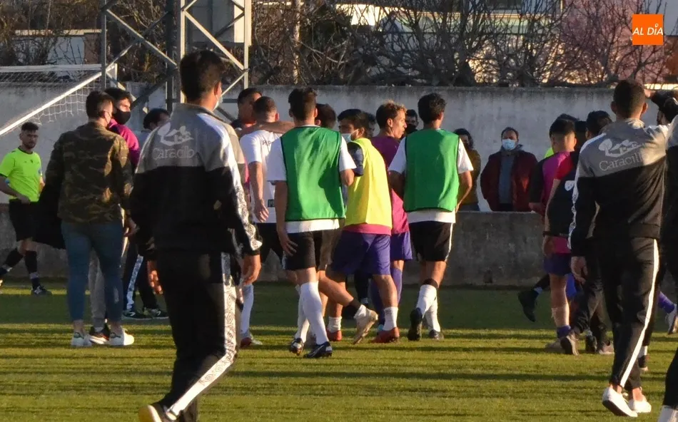Foto 5 - El Ribert ajusticia al Ciudad Rodrigo en el 92&rsquo; y se escapa en la clasificaci&oacute;n  