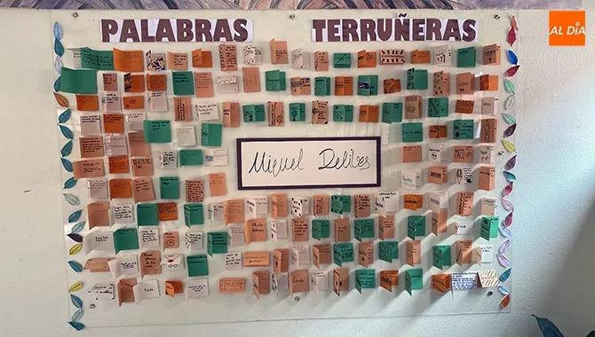 Mural con las palabras terruñeras recuperadas del ayer por Miguel Delibres y creado por los alumnos del IES Peñaranda