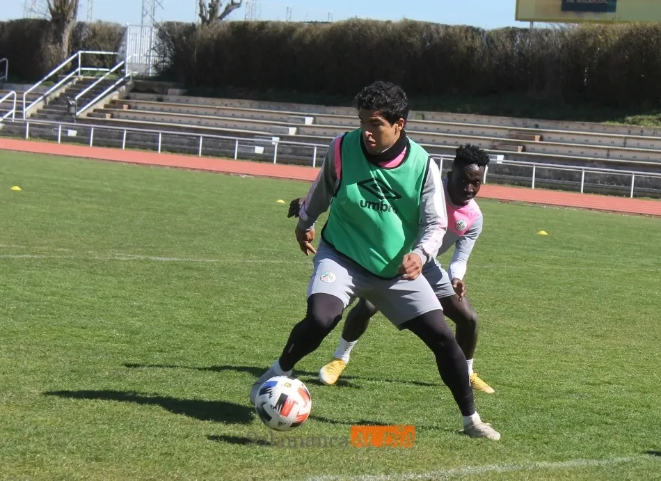 Foto 7 - Caras felices en el entrenamiento del Salamanca UDS despu&eacute;s de ganar el derbi a Unionistas
