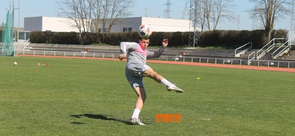 Foto 4 - Caras felices en el entrenamiento del Salamanca UDS despu&eacute;s de ganar el derbi a Unionistas