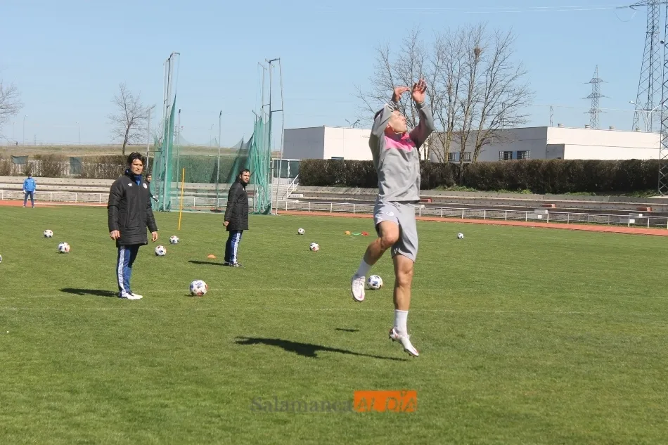 Foto 3 - Caras felices en el entrenamiento del Salamanca UDS despu&eacute;s de ganar el derbi a Unionistas