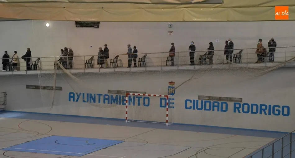 Vacunadas otras 180 personas en el Pabellón Eladio Jiménez con mejor organización  