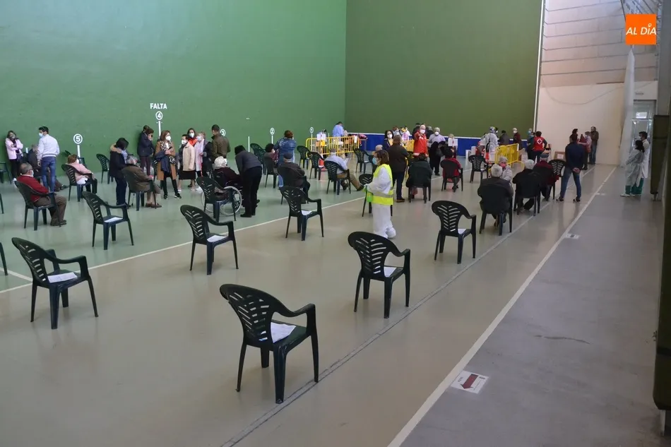 Foto 10 - Vacunadas otras 180 personas en el Pabell&oacute;n Eladio Jim&eacute;nez con mejor organizaci&oacute;n  