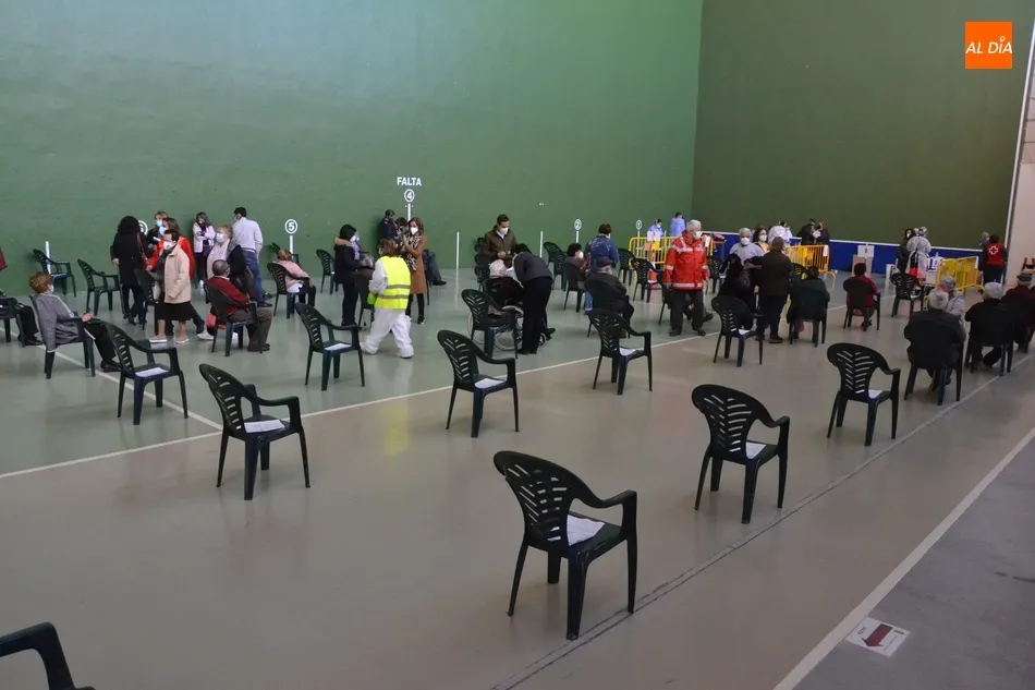 Foto 9 - Vacunadas otras 180 personas en el Pabell&oacute;n Eladio Jim&eacute;nez con mejor organizaci&oacute;n  