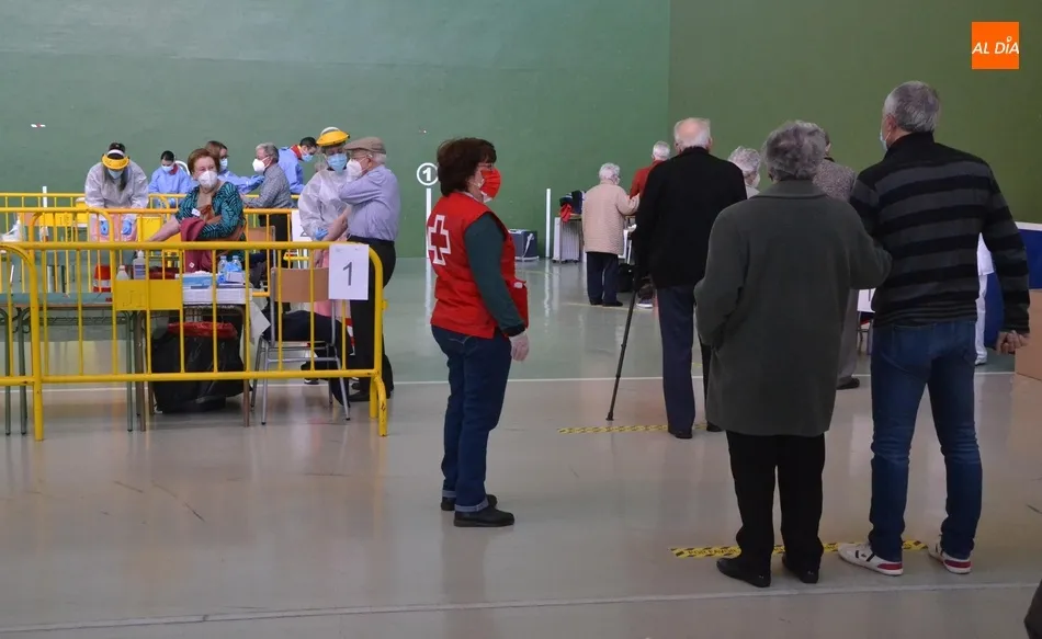 Foto 7 - Vacunadas otras 180 personas en el Pabell&oacute;n Eladio Jim&eacute;nez con mejor organizaci&oacute;n  