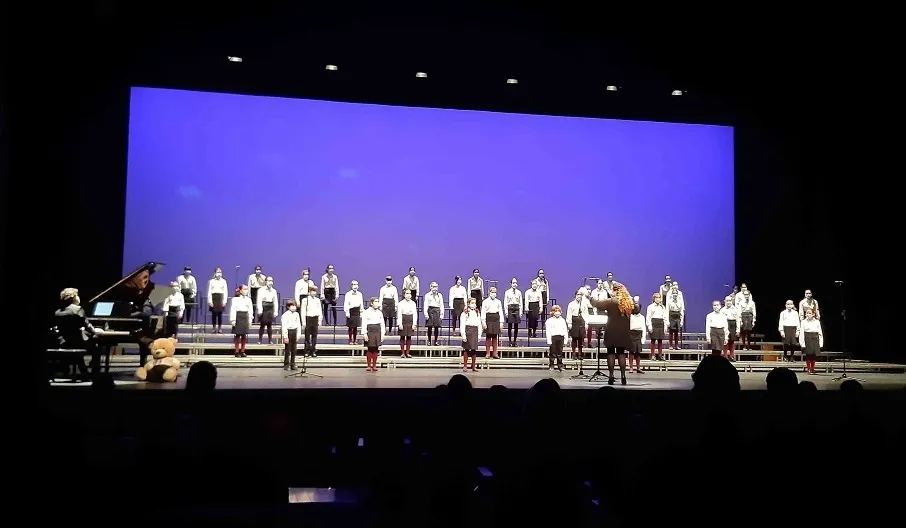 El concierto comenzará con la actuación del coro de los más pequeños, que interpretarán canciones infantiles