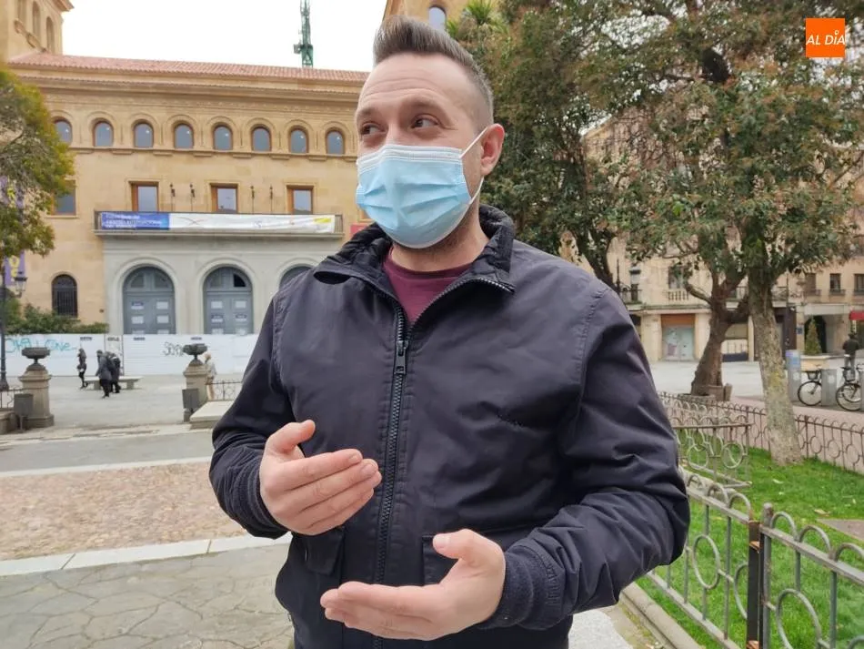 No nos dejan trabajar, nos exigen pagar, pero no nos ayudan absolutamente en nada