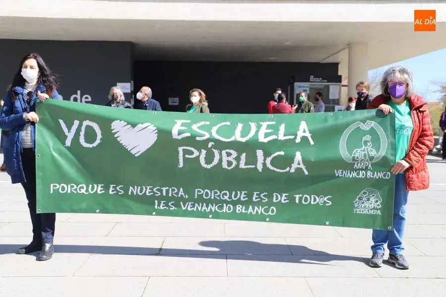 Foto 3 - Ampas salmantinas reivindican su derecho a defender la Educaci&oacute;n P&uacute;blica, tras las prohibiciones...