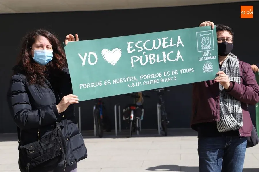 Foto 5 - Ampas salmantinas reivindican su derecho a defender la Educaci&oacute;n P&uacute;blica, tras las prohibiciones...