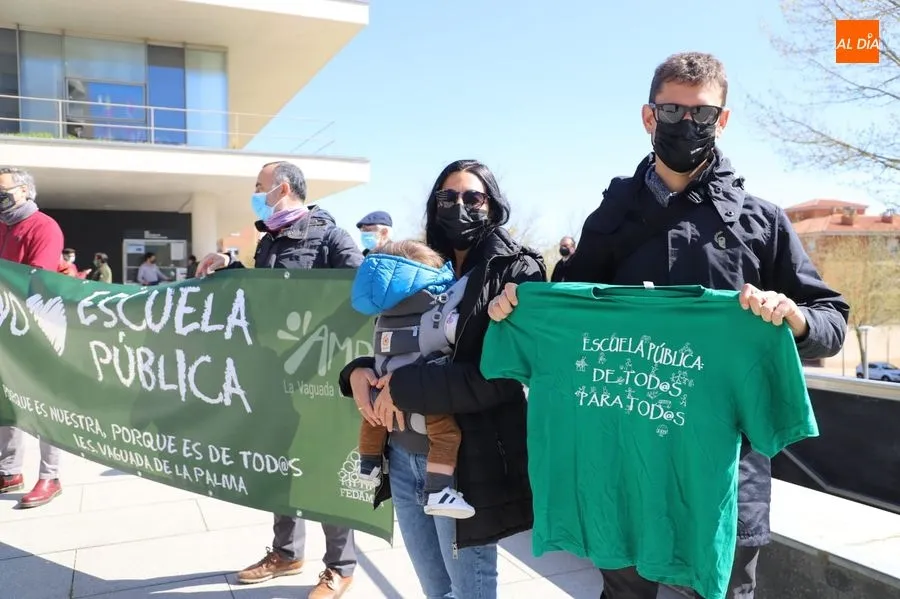Foto 2 - Ampas salmantinas reivindican su derecho a defender la Educaci&oacute;n P&uacute;blica, tras las prohibiciones...
