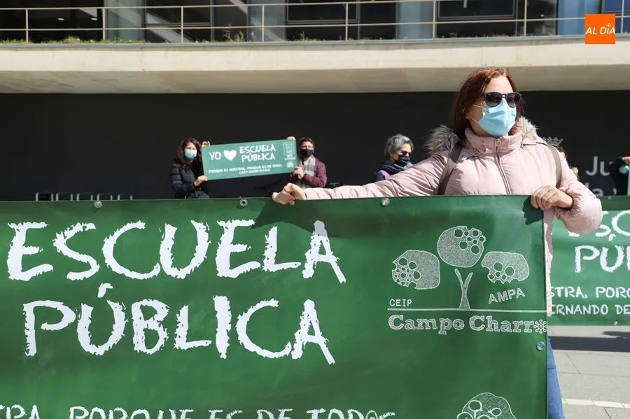 Foto 4 - Ampas salmantinas reivindican su derecho a defender la Educaci&oacute;n P&uacute;blica, tras las prohibiciones...