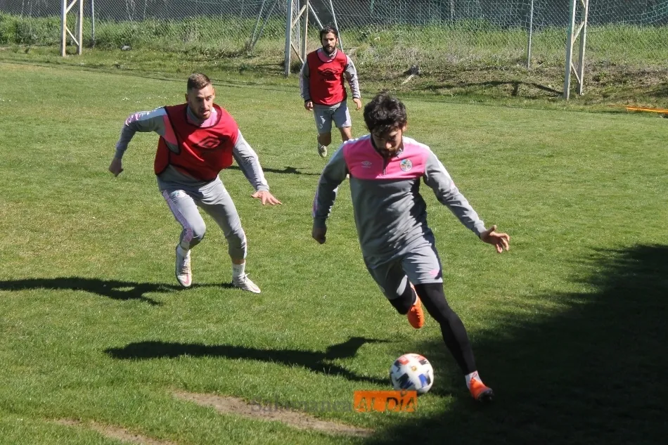 Foto 11 - Escobar no da ni un respiro al Salamanca UDS y mete intensidad en el entrenamiento tras el d&iacute;a de...