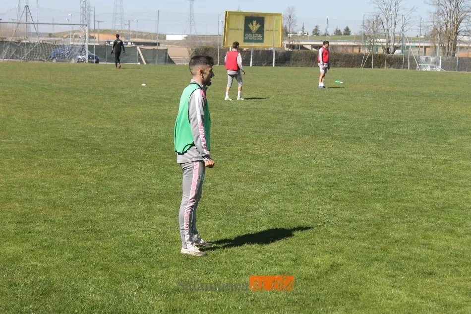 Foto 9 - Escobar no da ni un respiro al Salamanca UDS y mete intensidad en el entrenamiento tras el d&iacute;a de...