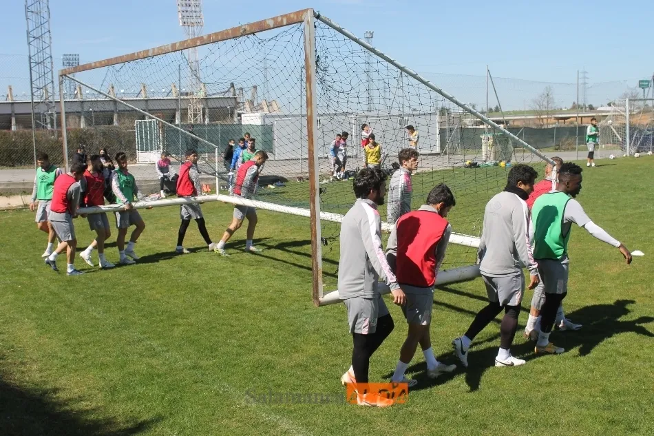 Foto 4 - Escobar no da ni un respiro al Salamanca UDS y mete intensidad en el entrenamiento tras el d&iacute;a de...