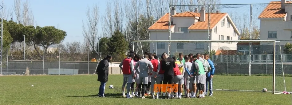 Foto 3 - Escobar no da ni un respiro al Salamanca UDS y mete intensidad en el entrenamiento tras el d&iacute;a de...