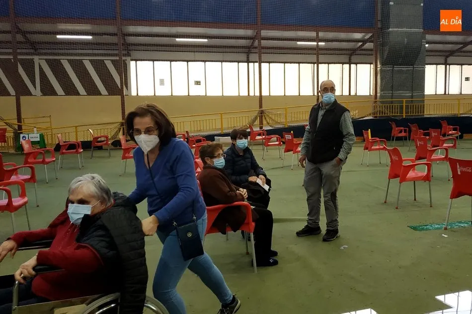 Foto 3 - Unas 275 dosis de la vacuna de Pfizer se han inoculado hoy en B&eacute;jar y comarca