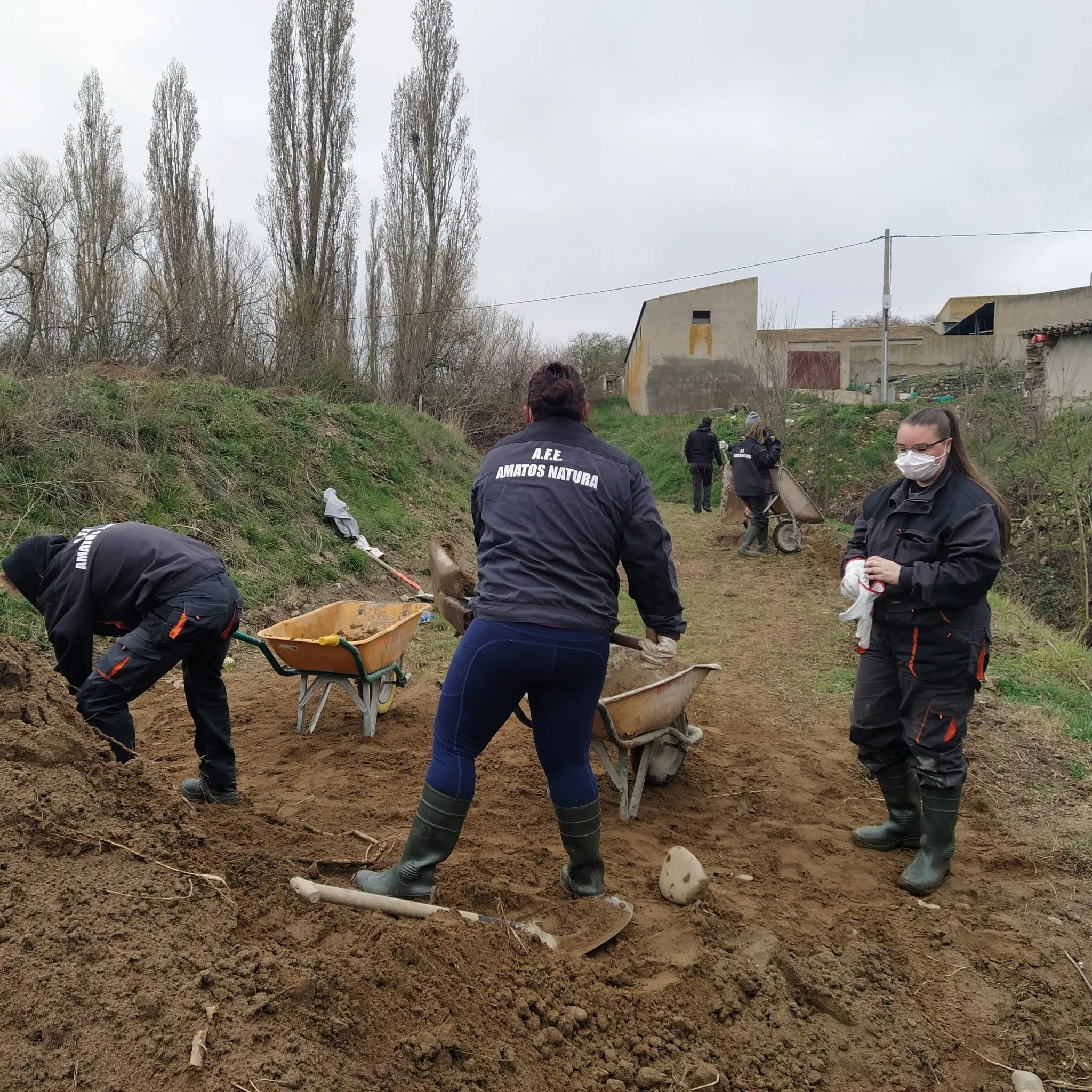 Foto 4 - Amatos Natura contin&uacute;a con los trabajos de restauraci&oacute;n ambiental del suelo  