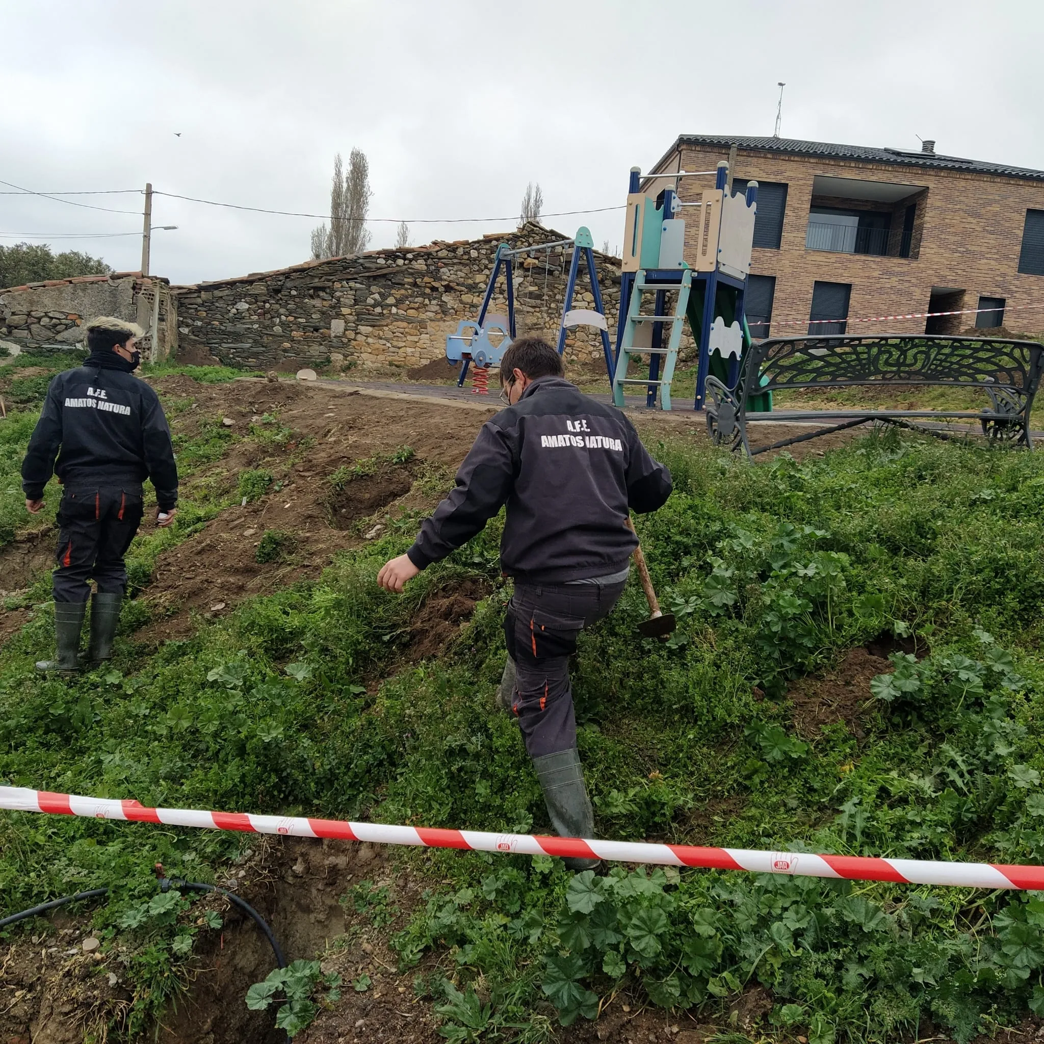 Foto 3 - Amatos Natura contin&uacute;a con los trabajos de restauraci&oacute;n ambiental del suelo  