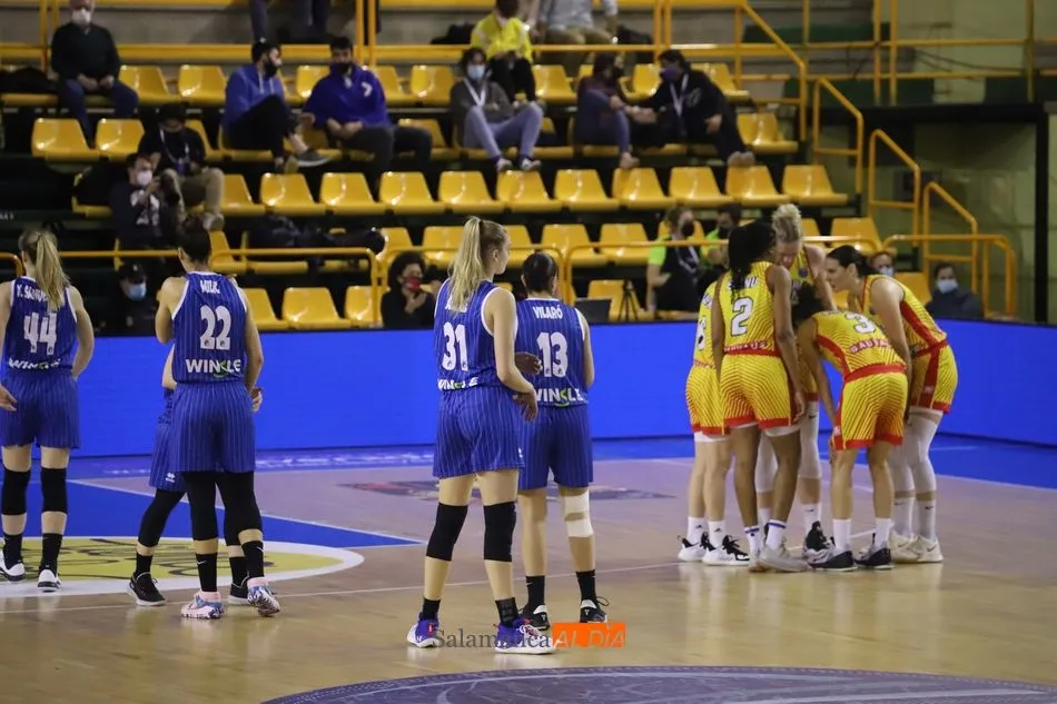 Foto 9 - El Perfumer&iacute;as Avenida deja atr&aacute;s sus fantasmas para tumbar al Uni Girona y acercarse a la Final...