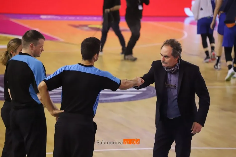 Foto 6 - El Perfumer&iacute;as Avenida deja atr&aacute;s sus fantasmas para tumbar al Uni Girona y acercarse a la Final...
