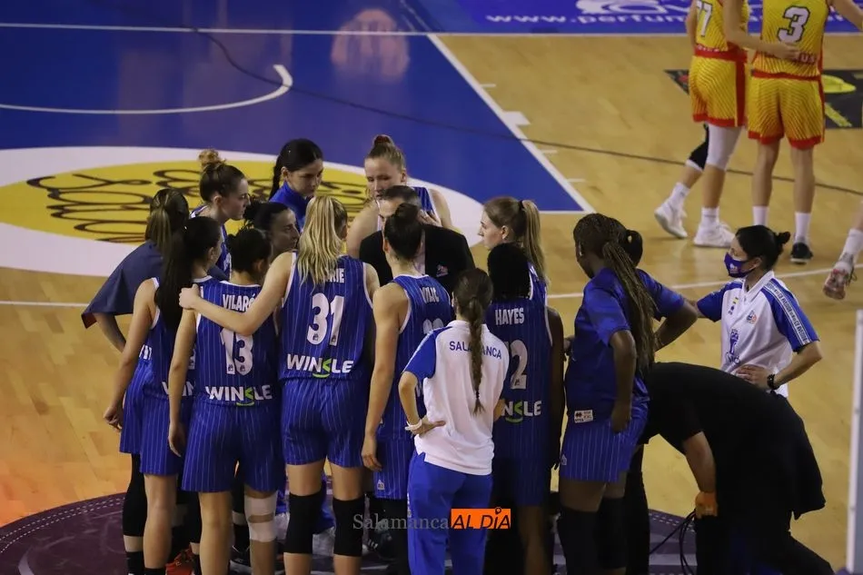 Foto 4 - El Perfumer&iacute;as Avenida deja atr&aacute;s sus fantasmas para tumbar al Uni Girona y acercarse a la Final...