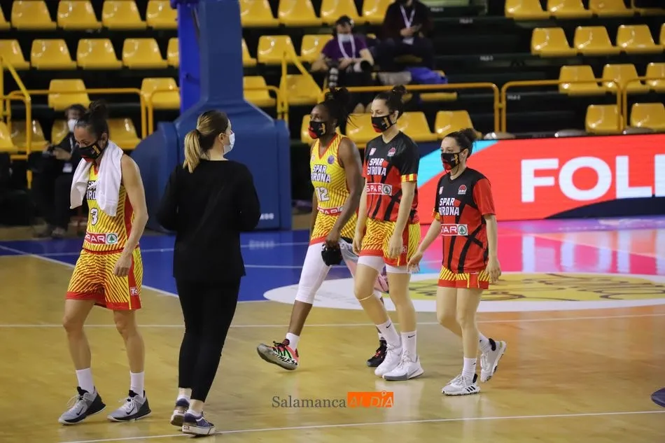 Foto 2 - El Perfumer&iacute;as Avenida deja atr&aacute;s sus fantasmas para tumbar al Uni Girona y acercarse a la Final...