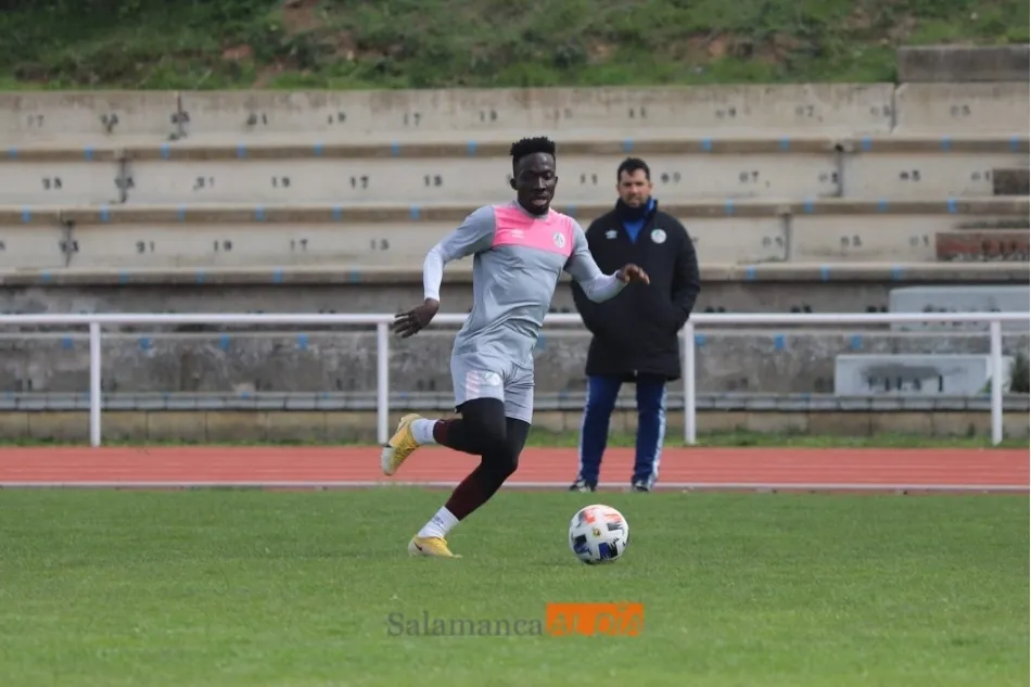 Foto 10 - El Salamanca UDS pone su mira en los 21 puntos con un buen entrenamiento en la semana del par&oacute;n