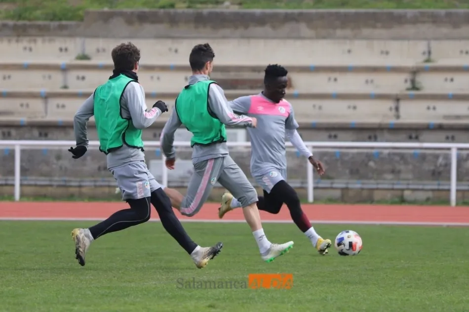 Foto 9 - El Salamanca UDS pone su mira en los 21 puntos con un buen entrenamiento en la semana del par&oacute;n