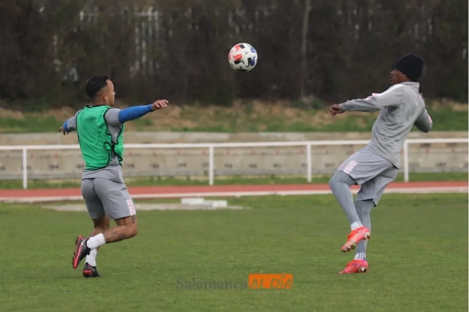 Foto 5 - El Salamanca UDS pone su mira en los 21 puntos con un buen entrenamiento en la semana del par&oacute;n