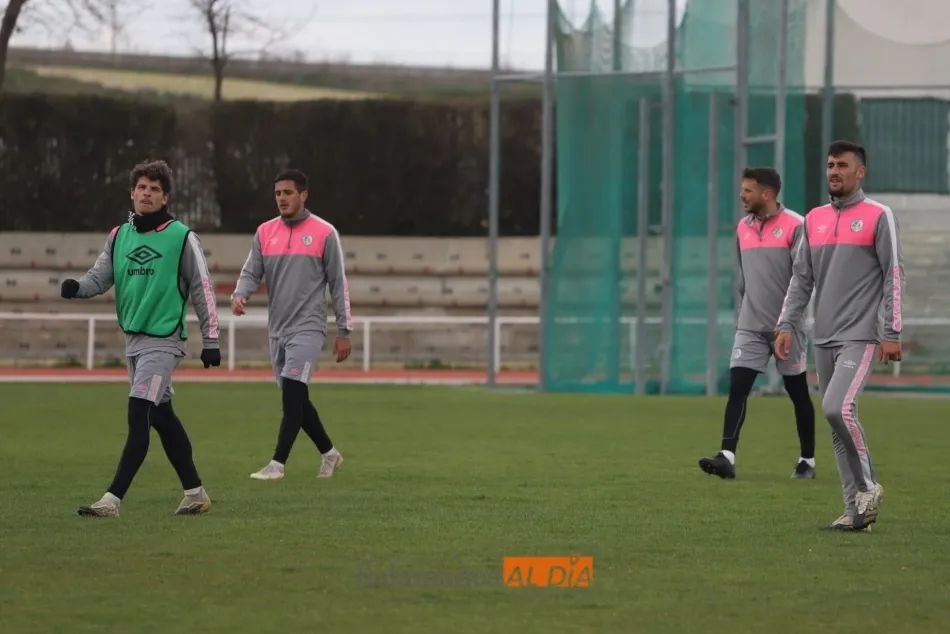 Foto 3 - El Salamanca UDS pone su mira en los 21 puntos con un buen entrenamiento en la semana del par&oacute;n