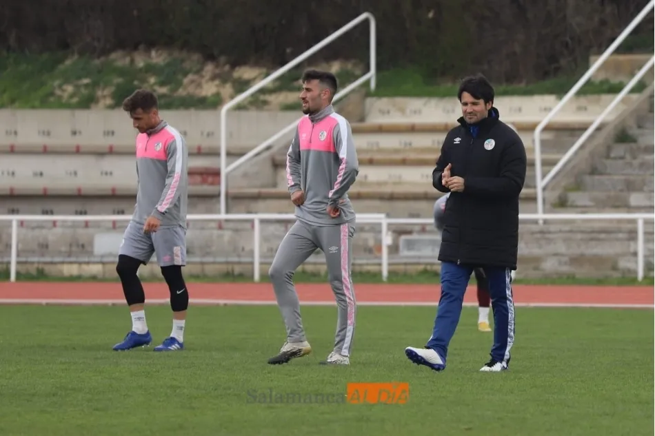 Foto 2 - El Salamanca UDS pone su mira en los 21 puntos con un buen entrenamiento en la semana del par&oacute;n
