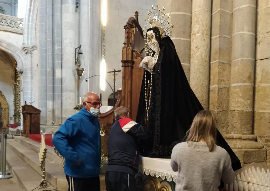 Preparada la imagen de La Soledad para el arranque de la novena en su honor  