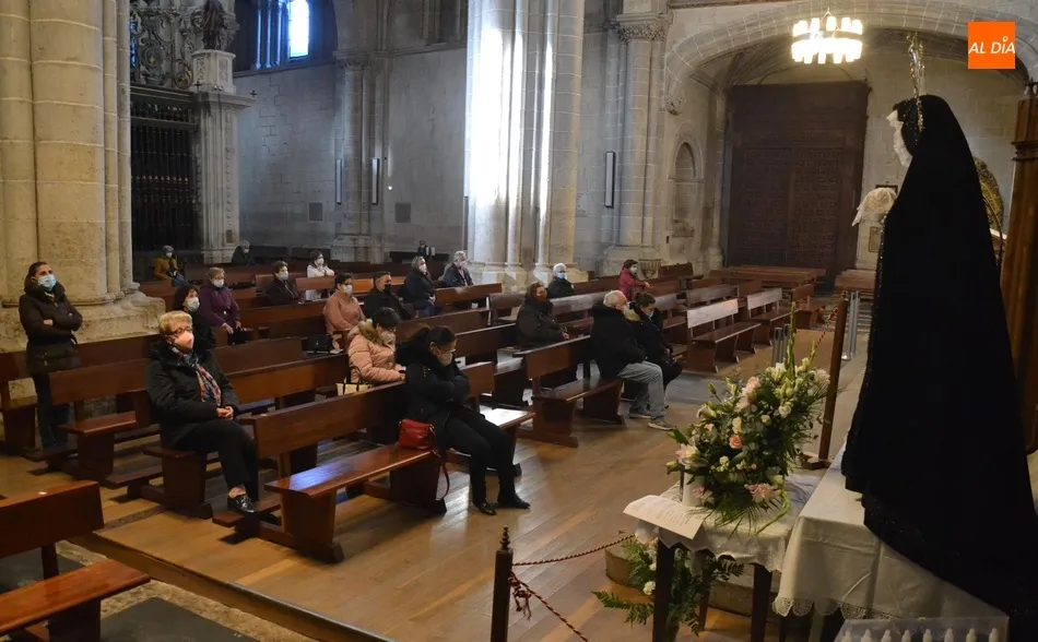 Más de una treintena de fieles asisten a la apertura de la Novena en honor a La Soledad  