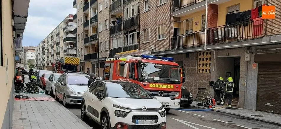 Foto 2 - Susto en la calle Plasencia por el incendio en una vivienda