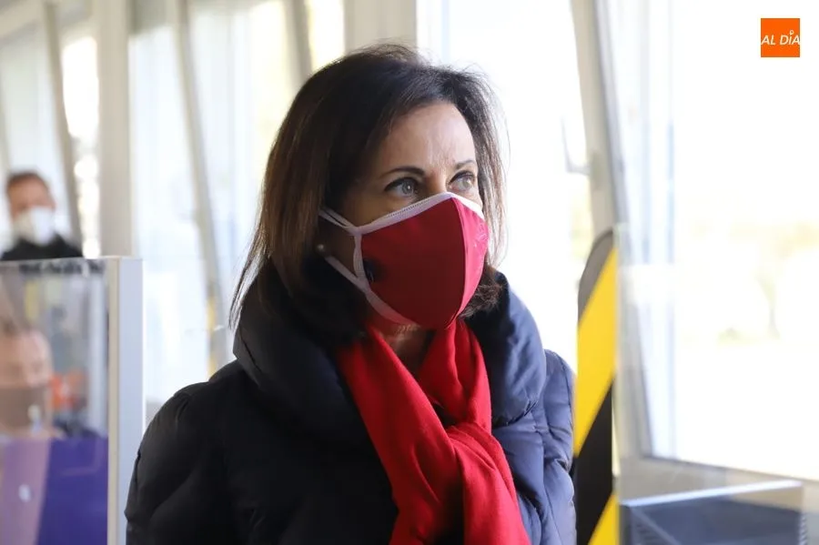 La ministra de Defensa, Margarita Robles, en su visita a Matacán. Foto de Lydia González