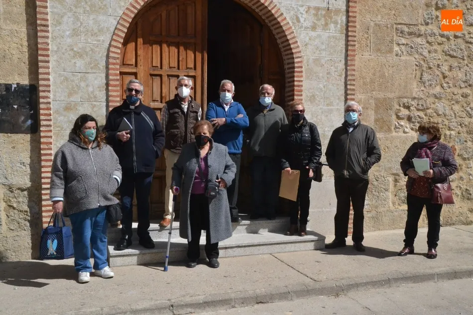 Foto 2 - La Iglesia de Santa Marina estrena tarima sufragada por las Cofrad&iacute;as de la Parroquia  