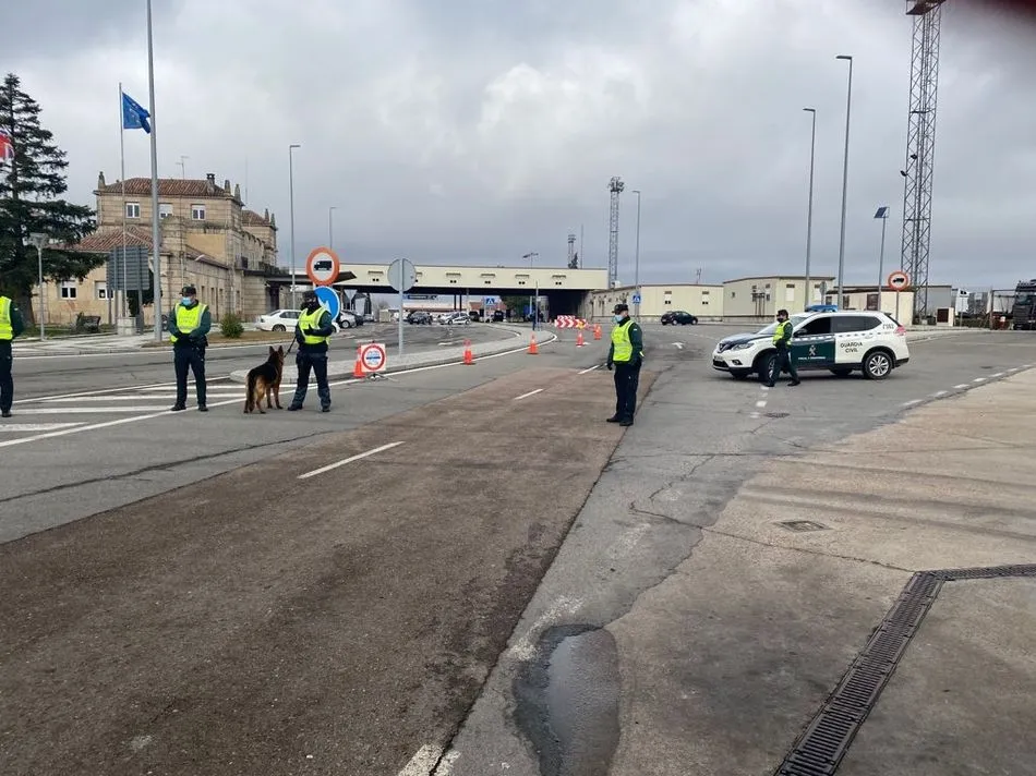 Foto 2 - Polic&iacute;a y Guardia Civil intensifican los controles en la provincia para evitar incumplimientos de...