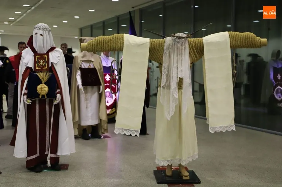 Foto 9 - &lsquo;Procesi&oacute;n&rsquo;, la exposici&oacute;n que escenifica un desfile procesional &uacute;nico para una at&iacute;pica...