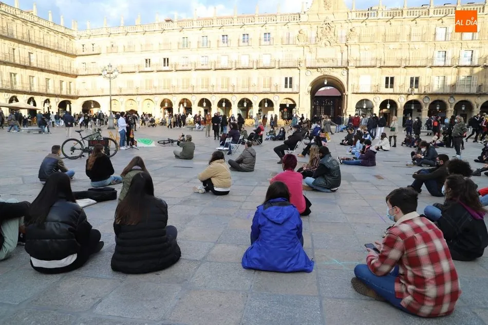 Foto 11 - Acto reivindicativo de Fridays For Future en la Plaza Mayor por el cuidado del planeta